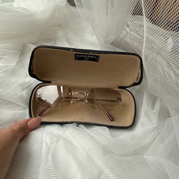Authentic Vintage Chanel rimless sunglasses - Picture 2 of 13